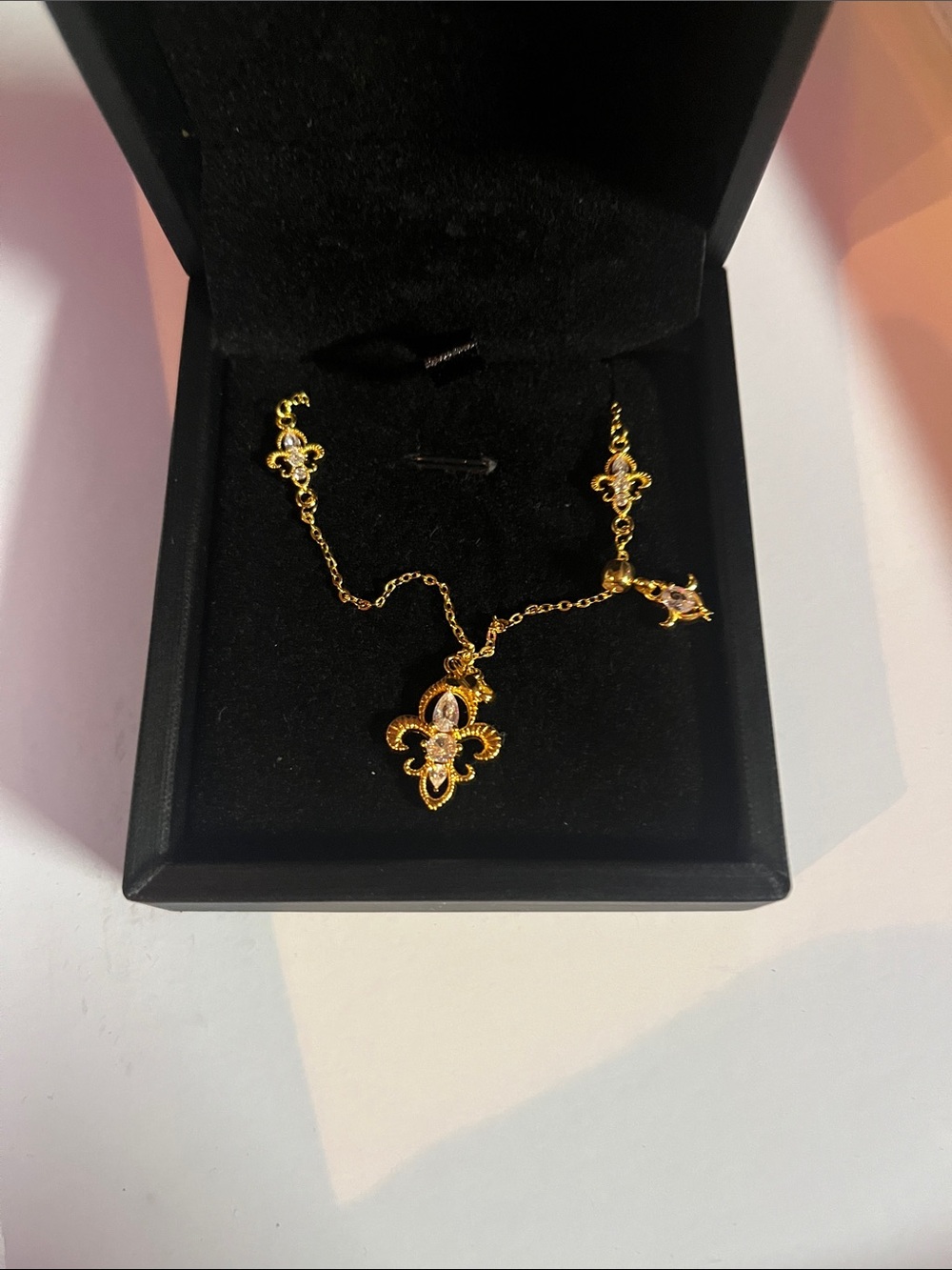 Gold Fleur-de-Lis Pendant Necklace for Women desighn by NAJURE